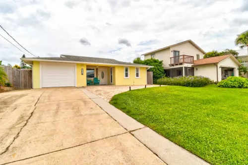 Gorgeous Home with Spacious Backyard and Fire Pit - Tranquil Escape