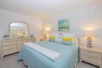 Luxurious Oceanfront Condo - Infinity Pool, Beach Access Hotels in Isle of Palms