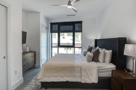 Outdoor Space with Infrared Heaters - Stunning Contemporary Haven