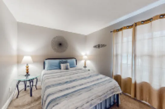 Branson Bliss Retreat - Unit 1, Entertainers Landing Branson, 1BR, 1BA, 4 Guests, Pets Welcome