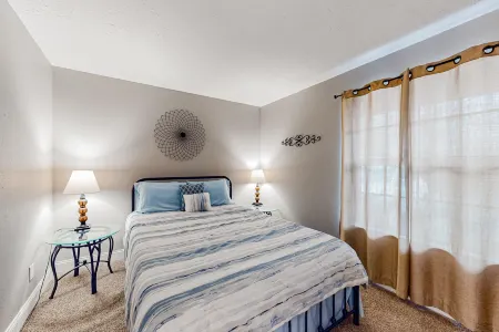 Branson Bliss Retreat - Unit 1, Entertainers Landing Branson, 1BR, 1BA, 4 Guests, Pets Welcome