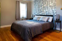 Close to Melton Lake and Vibrant Dining Options - Charming Haven Hotels in Oak Ridge
