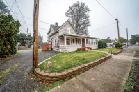 Craftsman Cottage Hotels in Springfield
