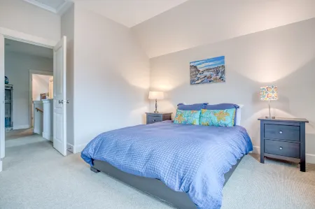 Hot Tub and Fenced Patio - Spacious Charming Retreat