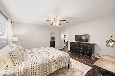Spacious 4Bed Houston Retreat Near Hobby Airport Hotels in der Nähe von Space Center Houston