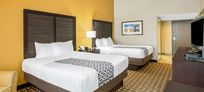 La Quinta Inn & Suites by Wyndham Denison - N. Lake Texoma Hotels in Grayson County