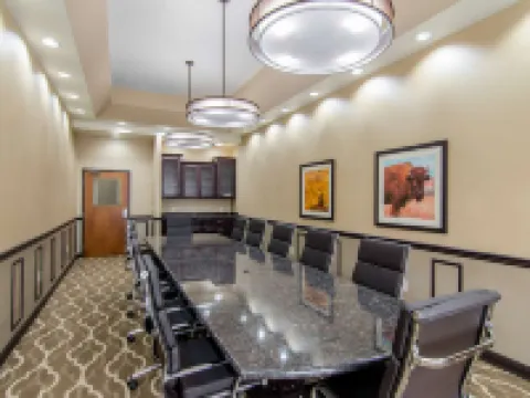 Comfort Inn & Suites Shawnee - Kansas City Hotels in Shawnee