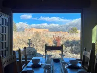 Casa Panorama~ Stunning Views~ Kiva Fireplace~ Hot Tub~ 8 mins to Plaza!