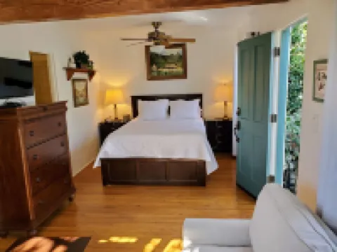 Charming Guesthouse Studio To  Elegant 1920s Spanish Home