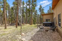 The Hideaway - Hot tub, Attached garage, Private, Modern 3-bedroom cabin Hotels near Alma Fire House & Mining Museum