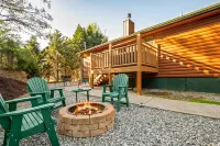 Hot Tub, Fire Pit and Scenic Porch Retreat - Charming Private Cabin Hotel di Sevier County