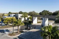 Hot Tub, Themed Spaces and Resort Amenities - Stunning Retreat Hotels in Loughman