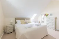 Beautiful, Romantic  Cottage in Rural Setting with Country Club Membership. - Wifi