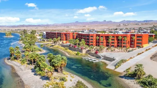 3 BDR Riverfront Resort w/pool, spa, dock & launch!