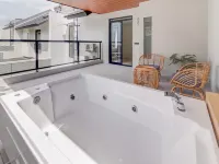 3BR Villa Punawangi W/ Jacuzzi Hotele w: Batujajar