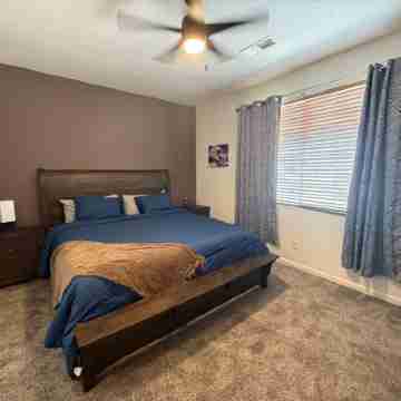 Family Retreat: 3 Kings, Hot Tub, Pets Welcome! Rooms