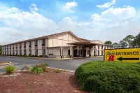 Super 8 by Wyndham Waycross GA Hotel a Waycross