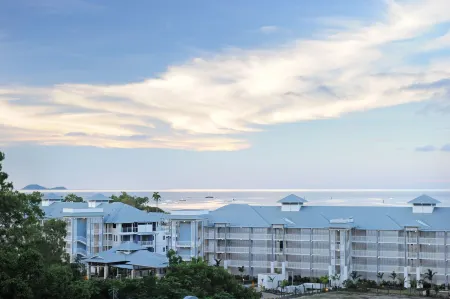 at Boathaven Bay Holiday Apartments Отели в г. Фламетри