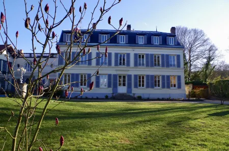 Le Clos des Fées Отели рядом с достопримечательностью «Château de Champlâtreux»