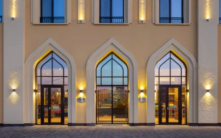 Hampton by Hilton Turkistan Отели рядом с достопримечательностью «Мавзолей Ходжи Ахмеда Ясави»