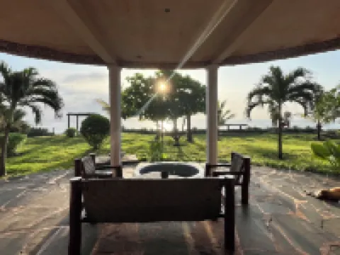 Wagawimbi Villa 560 m2, Breathtaking View of the Indian Ocean, Kenya Hotels in Shimoni