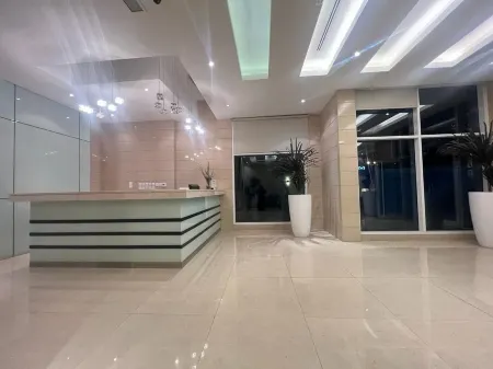 White Luxury Suite Hotel