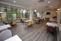 The Lux Hotel & Conference Center, Ascend Hotel Collection - Desayuno