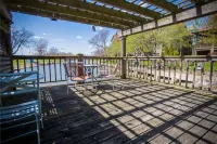 Nuk's Executive Suites Hotels in De Pere