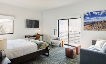 The Block Hotel & Commons