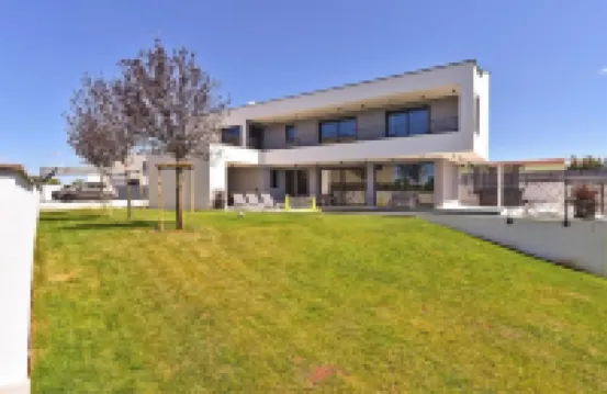 Spacious villa with pool and garden in Stokovci