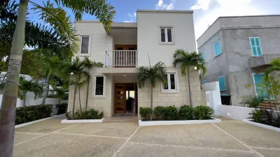 Villa Francoise - 4 bedroom beachfront w pool Hotels in 