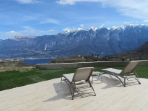 Oasi Da Vinci Lake Garda View Apartments ティニャーレのホテル