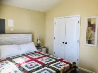 Spacious 3 Br Ranch House W Patio Yard in a Quiet Suburb Hotel a Clark County