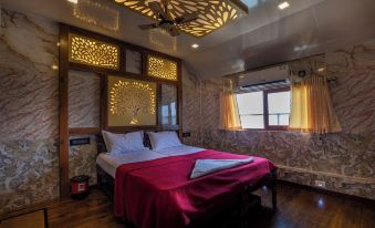 Coco HouseBoat