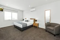 Fawkner Executive Suites & Serviced Apartments Hotels in Coburg North