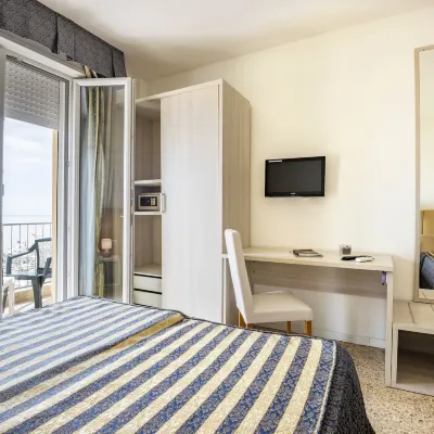 Hotel Columbus Hotels near Don Pablo Discobeach