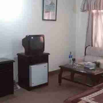 Green Lodge Guest House Rooms