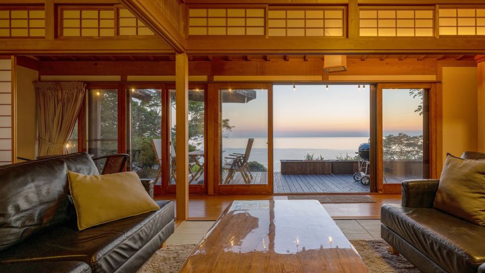 Toya Cliff House