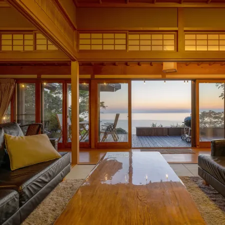 Toya Cliff House