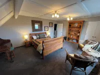 Tudor Manor Bed & Breakfast Hotels in Парапарауму