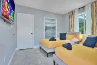 Unique Escape GameRoom! Bar, BBQ, Spacious, and Near Beach