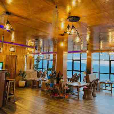 Hotel Easton Blue Dining/Meeting Rooms