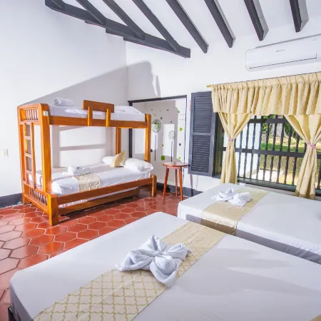 Hotel Familia Casa Blanca