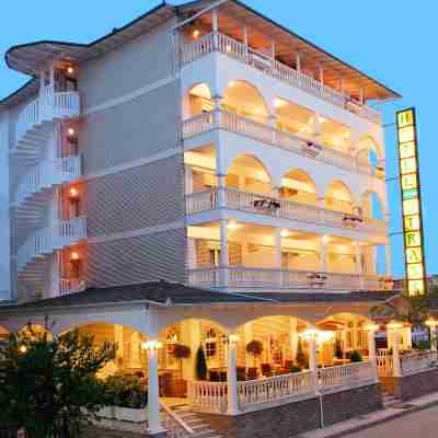 Hotel Strass Hotel Exterior
