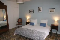 Le Petit Molière Hotels near Ancien palais consulaire