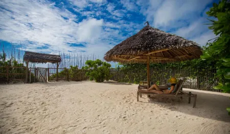 The Loop Beach Resort- Adults Only