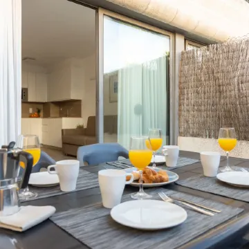 Atenea Park Suites & Apartments Отели рядом с достопримечательностью «Пляж Кунит»