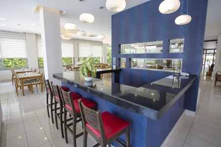 Cilek Marina Hotel Отели в г. Чешме