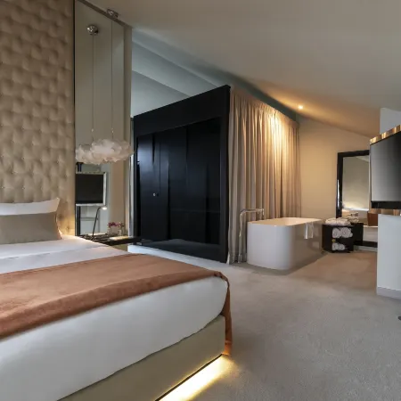 9Hotel Mercy
