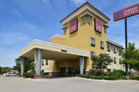 Comfort Suites Salina South Отели в г. Смолан